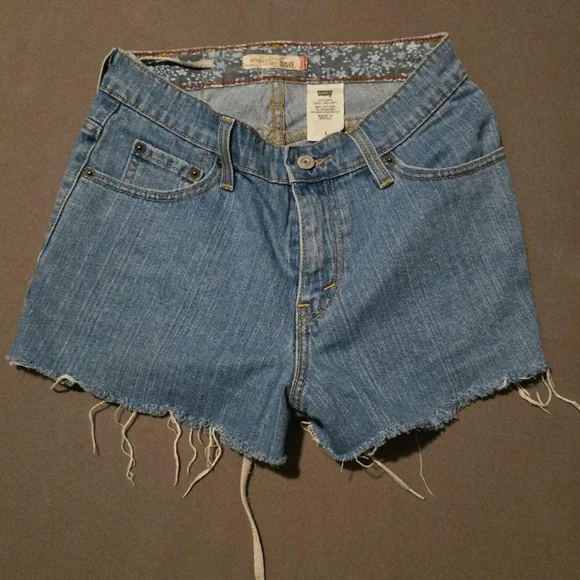 Levi's 550 Relaxed Cutoff Denim Shorts with Floral Waistband Lining Size 4 - Picture 1 of 3